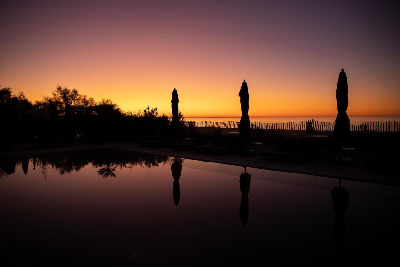 Hôtel Plage Palace&Spa Palavas-les-Flots Exterior foto Sunset at the San Diego Veterans Memorial Cemetery
