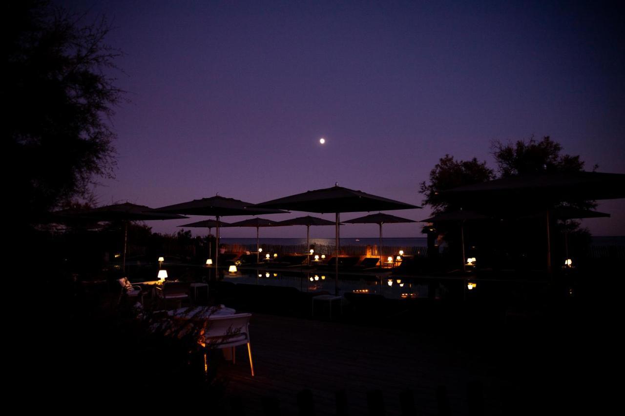 Hôtel Plage Palace&Spa Palavas-les-Flots Exterior foto Moon over the beach